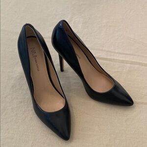 NM Neiman Marcus Black Leather Heels Pumps